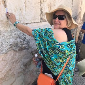 Meet your Posher, Laura